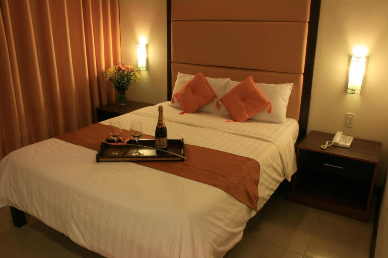 O Hotel Bacolod Zewnętrze zdjęcie